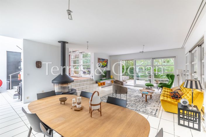 Image No.6-4 Bed House for sale