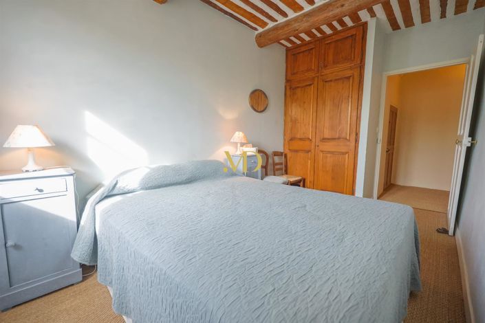 Image No.40-6 Bed House for sale