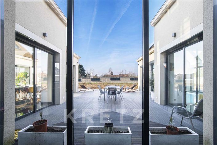 Image No.11-5 Bed House for sale