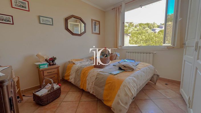 Image No.11-5 Bed House for sale