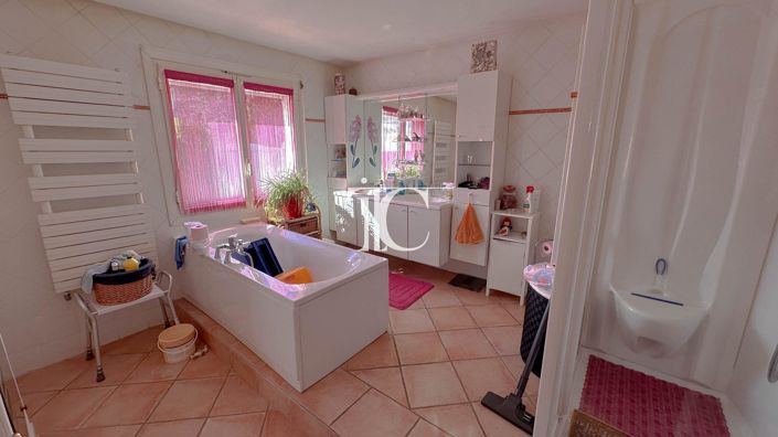 Image No.14-5 Bed House for sale