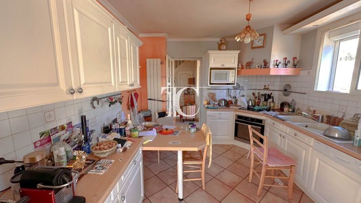 Image No.6-5 Bed House for sale