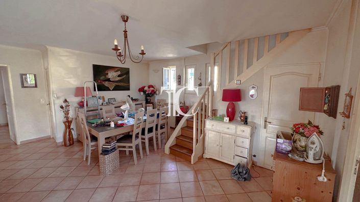 Image No.8-5 Bed House for sale