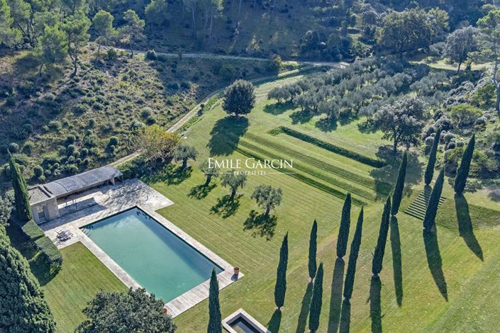 Image No.10-8 Bed Property for sale