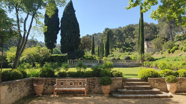 Image No.3-8 Bed Property for sale