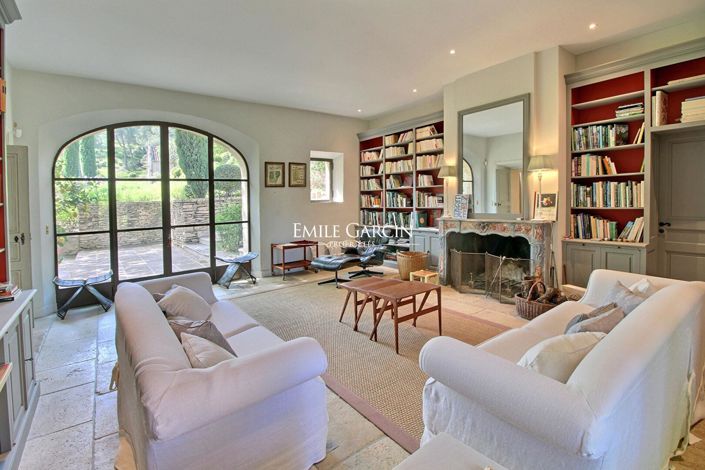 Image No.7-8 Bed Property for sale