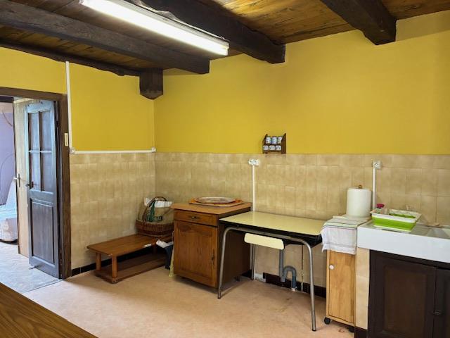 Image No.5-2 Bed House for sale