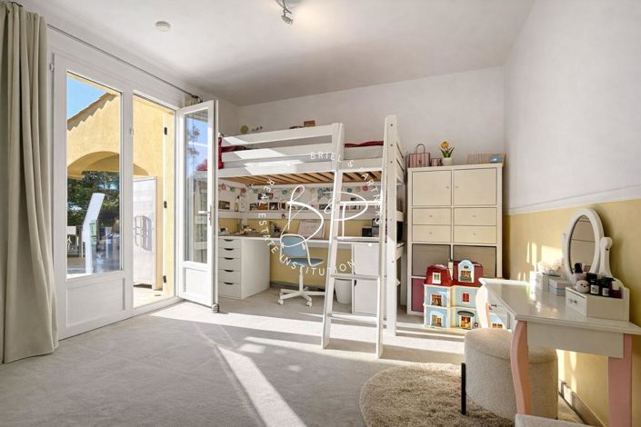 Image No.11-4 Bed House for sale