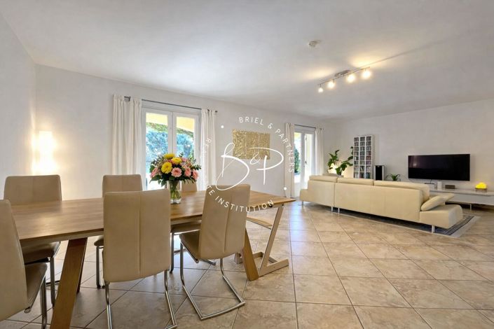 Image No.6-4 Bed House for sale