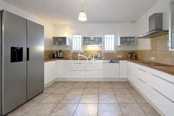 Image No.8-4 Bed House for sale