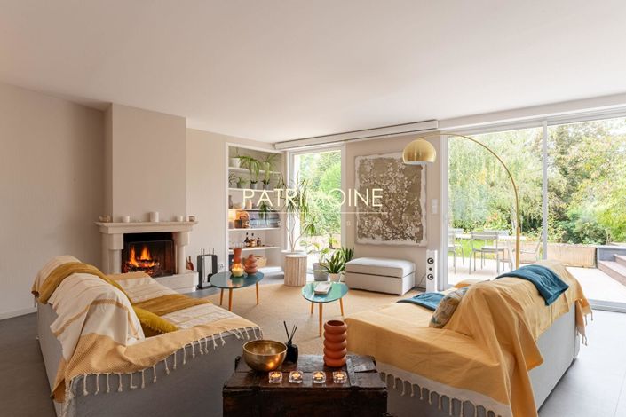 Image No.2-7 Bed Property for sale