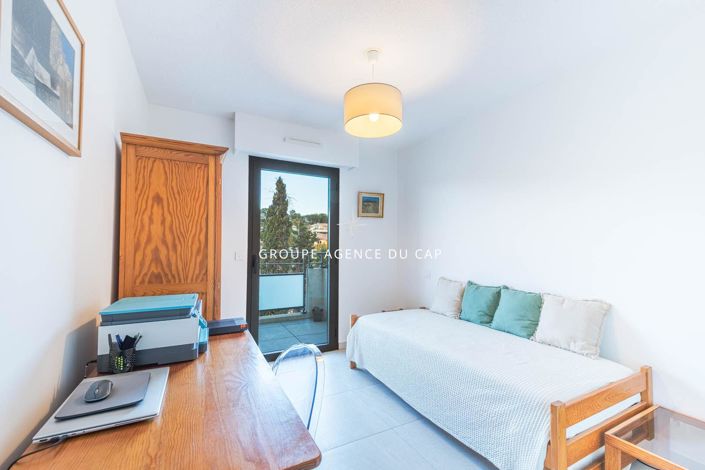 Image No.10-3 Bed Apartment for sale