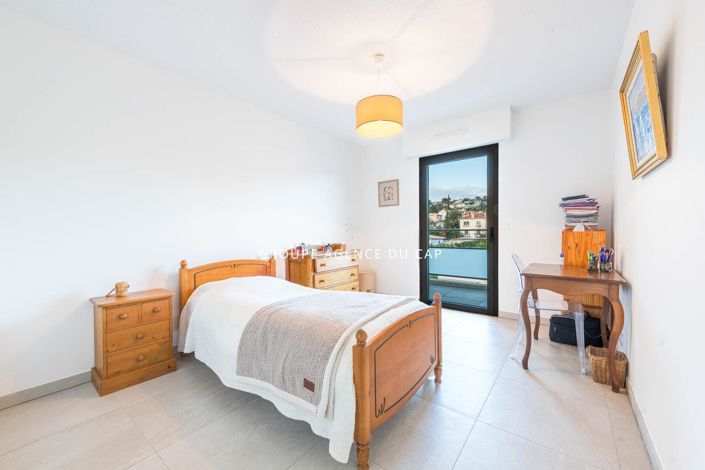 Image No.12-3 Bed Apartment for sale