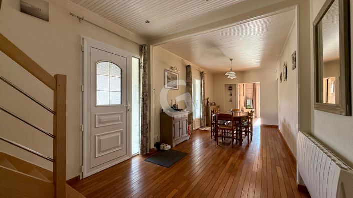 Image No.8-4 Bed House for sale