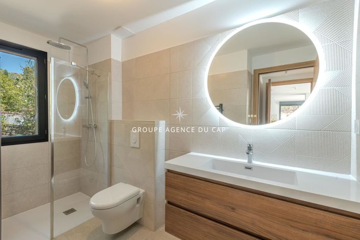 Image No.6-4 Bed House for sale