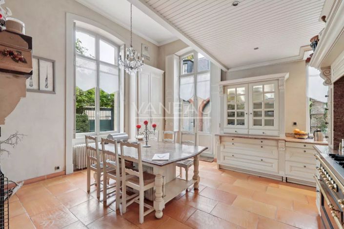 Image No.21-7 Bed House for sale