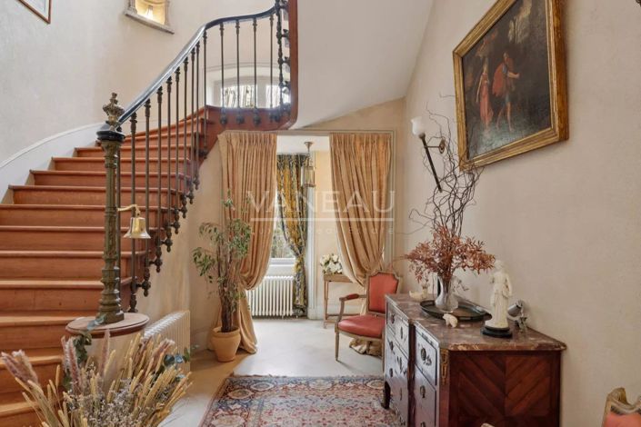 Image No.24-7 Bed House for sale