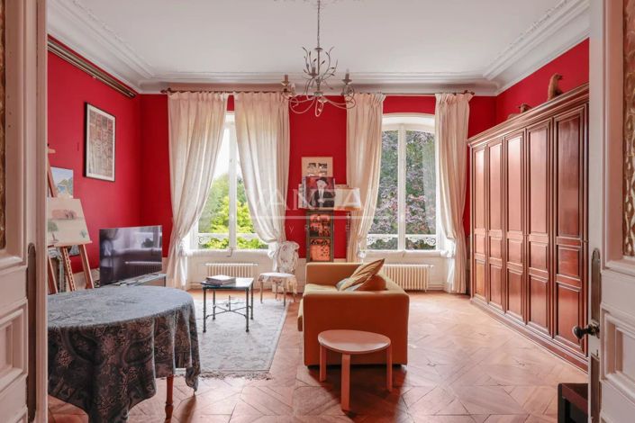 Image No.25-7 Bed House for sale