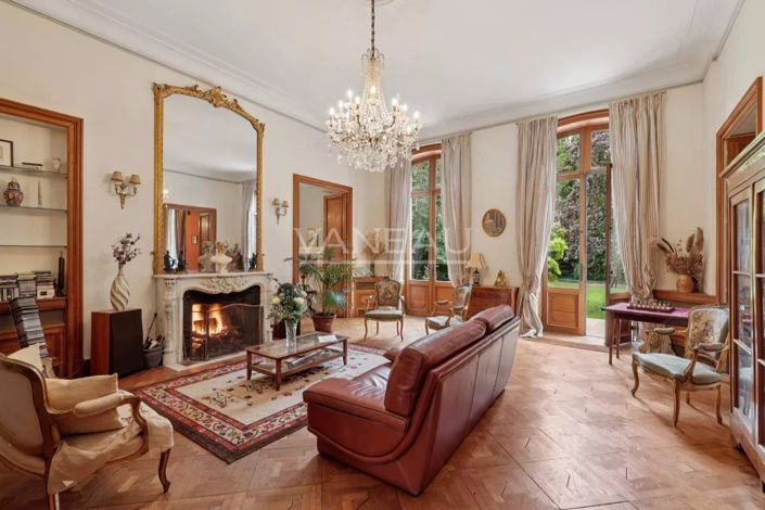 Image No.7-7 Bed House for sale