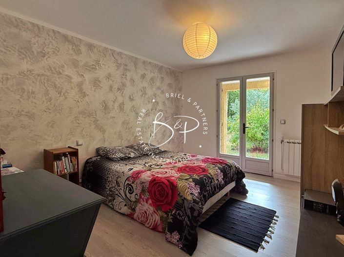 Image No.12-2 Bed House for sale