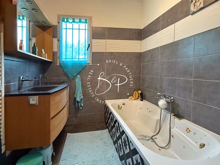 Image No.14-2 Bed House for sale