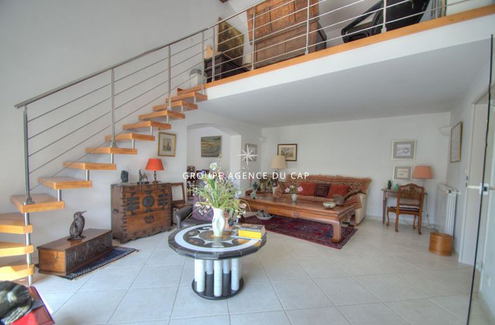 Image No.12-2 Bed House for sale