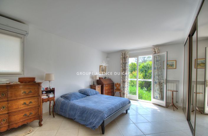 Image No.14-2 Bed House for sale