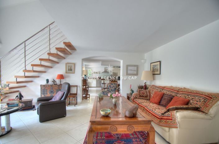 Image No.7-2 Bed House for sale