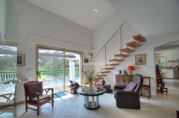 Image No.8-2 Bed House for sale