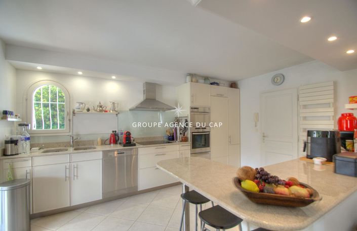 Image No.9-2 Bed House for sale