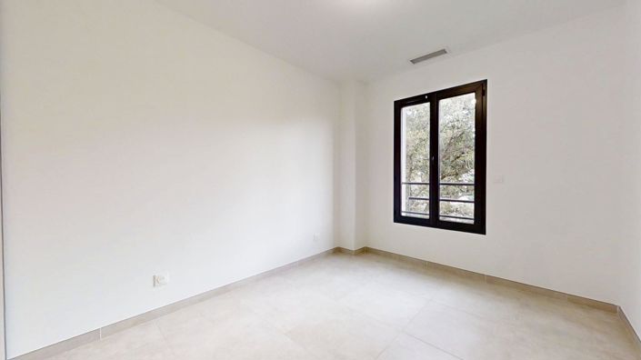 Image No.12-3 Bed House for sale