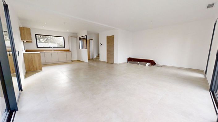 Image No.2-3 Bed House for sale