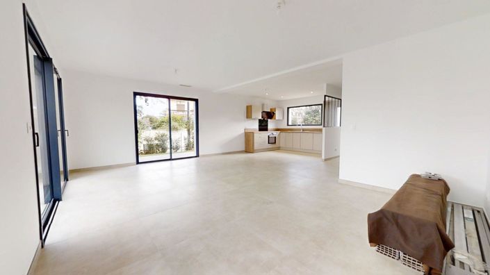 Image No.8-3 Bed House for sale