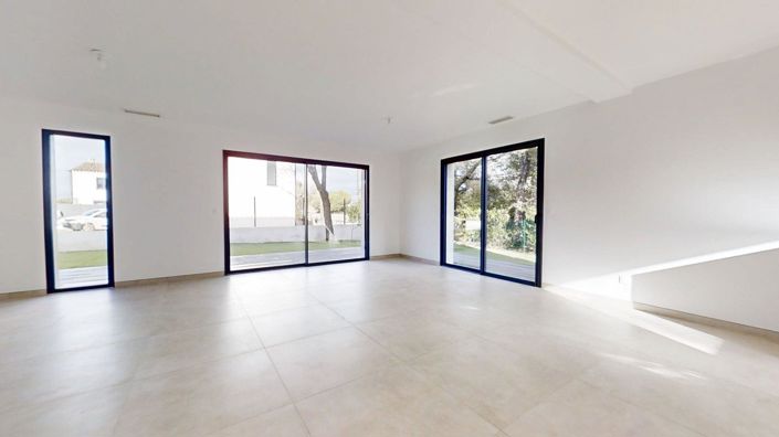 Image No.9-3 Bed House for sale