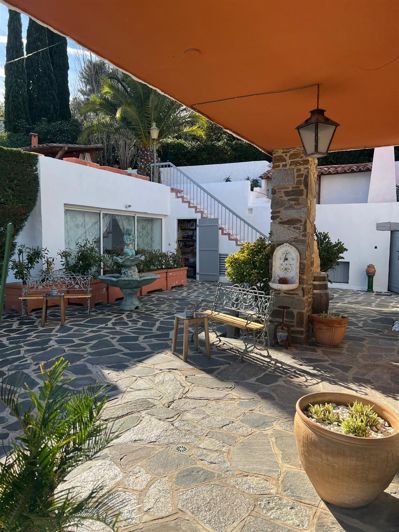 Image No.2-4 Bed House for sale