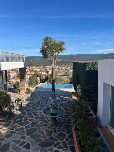 Image No.6-4 Bed House for sale