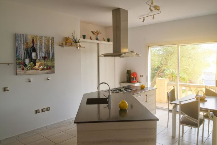 Image No.6-4 Bed House for sale