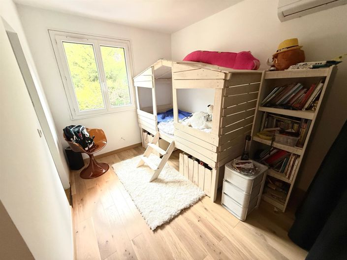 Image No.11-5 Bed House for sale