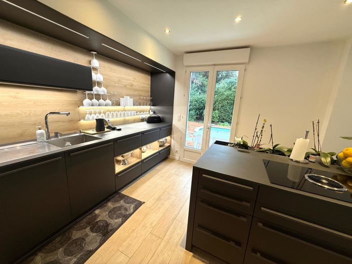 Image No.12-5 Bed House for sale