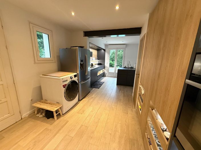 Image No.19-5 Bed House for sale