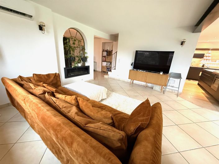 Image No.20-5 Bed House for sale