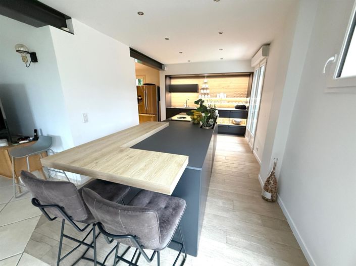 Image No.5-5 Bed House for sale