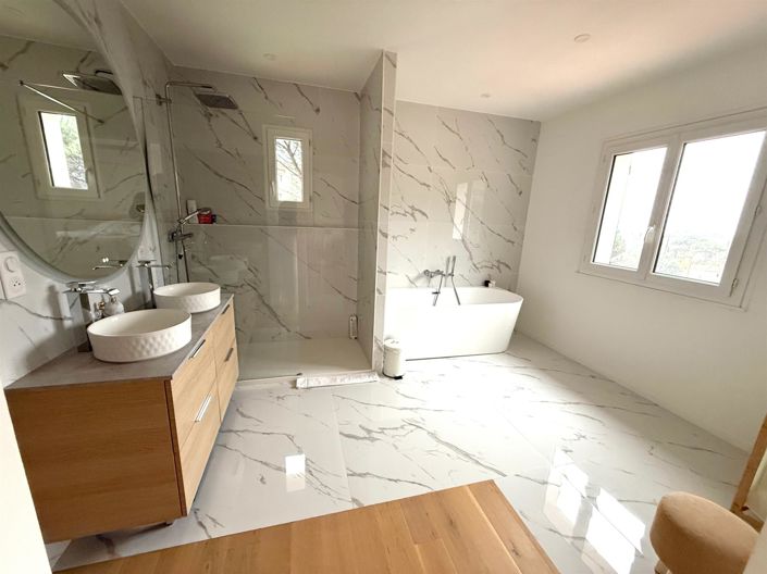 Image No.6-5 Bed House for sale