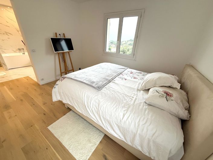 Image No.7-5 Bed House for sale