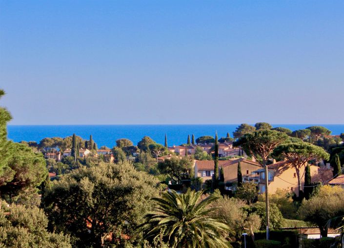 Image No.8-5 Bed House for sale