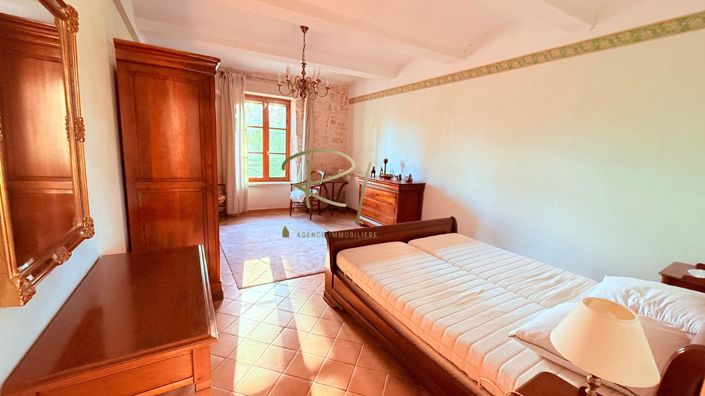 Image No.5-5 Bed House for sale