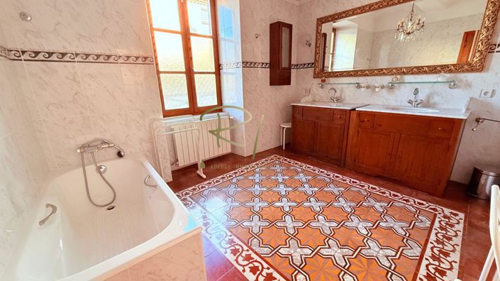 Image No.7-5 Bed House for sale