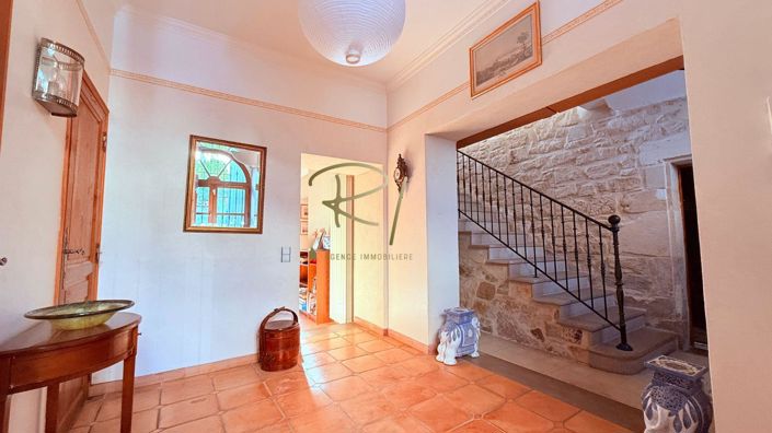 Image No.8-5 Bed House for sale