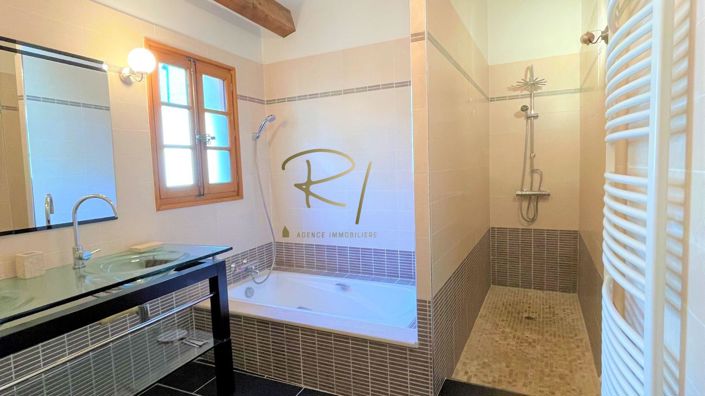 Image No.10-5 Bed House for sale