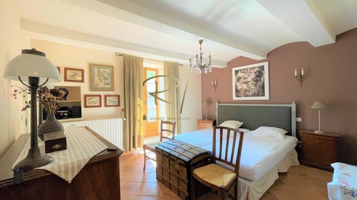 Image No.6-5 Bed House for sale